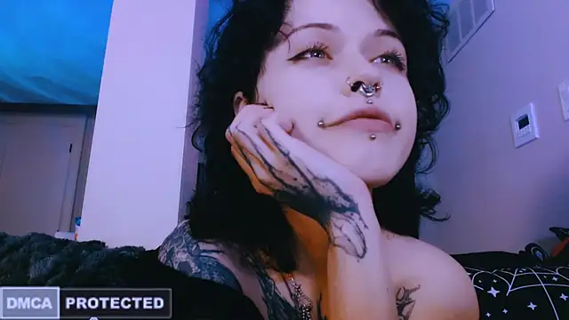 Snapshot of NaughtyLittleFox chatting on 04.28.26 NaughtyLittleFox online show from 04.28.26