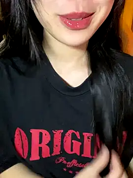 minmin2kk5 online show from 11.18.25