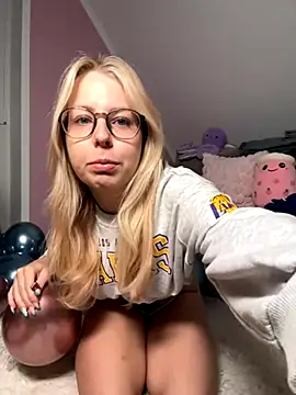 Livewithlucy online show from 09.18.25