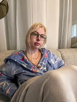 Livewithlucy online show from 02.04.26