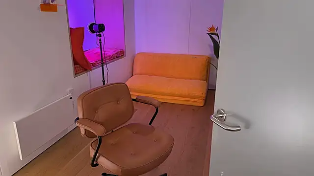 Snapshot of _vixenp chatting on 02.20.25 vixenp online show from 02.20.25