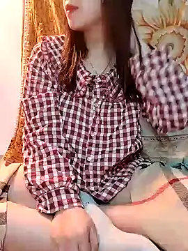 Snapshot of cream1299 chatting on 01.28.25 cream1299 online show from 01.28.25