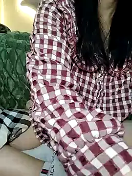 Snapshot of cream1299 chatting on 01.29.25 cream1299 online show from 01.29.25