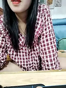 Snapshot of cream1299 chatting on 02.14.25 cream1299 online show from 02.14.25