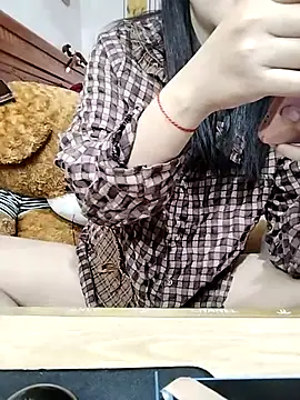 Snapshot of cream1299 chatting on 02.15.25 cream1299 online show from 02.15.25