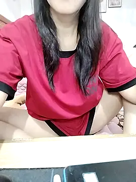 Snapshot of cream1299 chatting on 10.28.25 cream1299 online show from 10.28.25