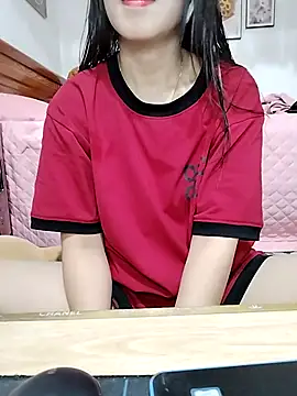 Snapshot of cream1299 chatting on 10.28.25 cream1299 online show from 10.28.25