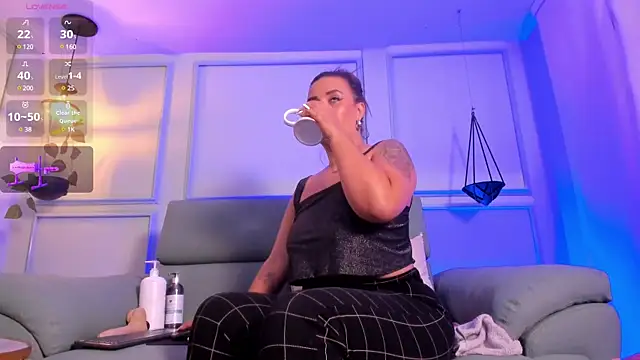 Snapshot of saharawalker chatting on 01.18.25 saharawalker online show from 01.18.25