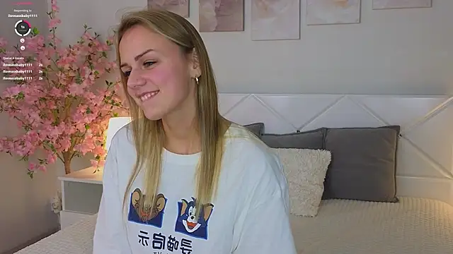 Snapshot of Wendy_D0ll chatting on 02.10.25 Wendy D0ll online show from 02.10.25