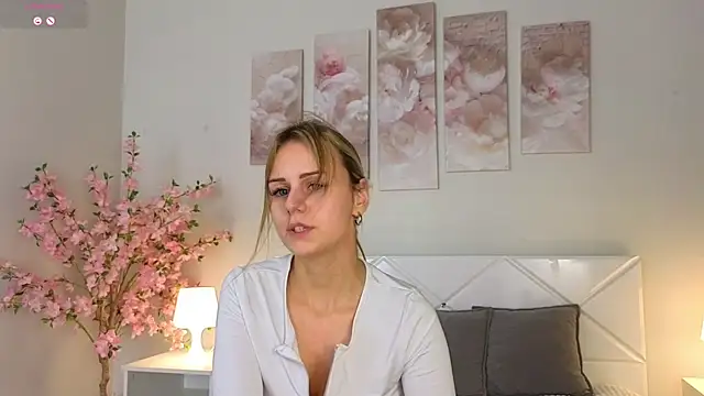 Snapshot of Wendy_D0ll chatting on 02.22.25 Wendy D0ll online show from 02.22.25