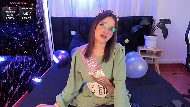 Snapshot of Elecktra_sweet chatting on 03.18.25 Elecktra sweet online show from 03.18.25