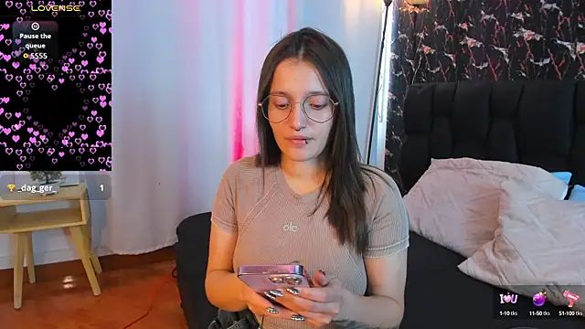 Snapshot of Elecktra_sweet chatting on 10.13.25 Elecktra sweet online show from 10.13.25