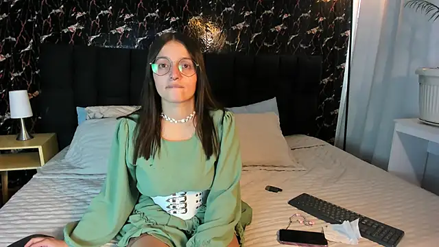 Snapshot of Elecktra_sweet chatting on 10.18.25 Elecktra sweet online show from 10.18.25