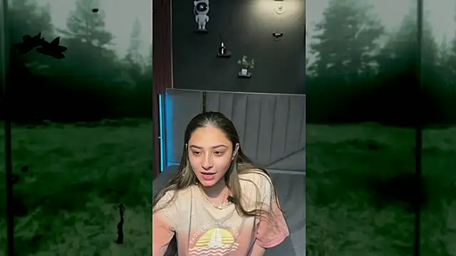 Snapshot of demieliss chatting on 09.26.25 demieliss online show from 09.26.25