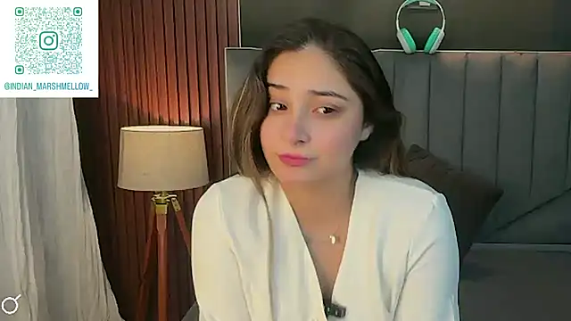 Snapshot of demieliss chatting on 10.22.25 demieliss online show from 10.22.25