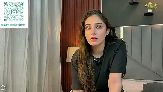 Snapshot of demieliss chatting on 10.28.25 demieliss online show from 10.28.25