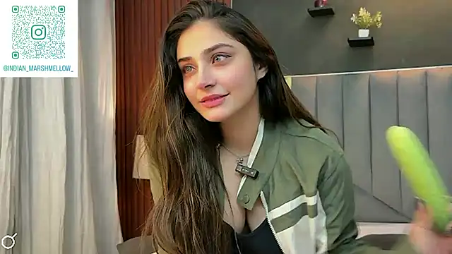 Snapshot of demieliss chatting on 10.29.25 demieliss online show from 10.29.25