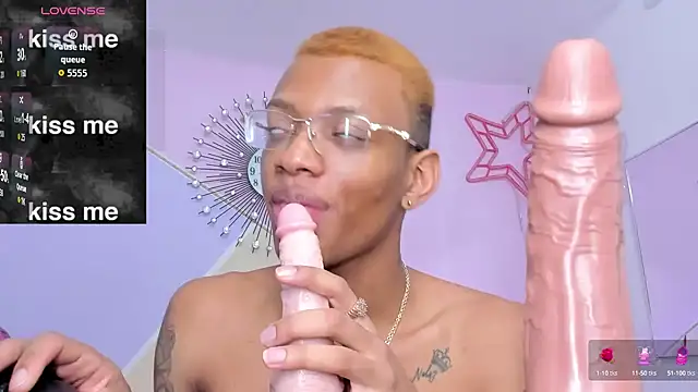 Snapshot of Tiffany_Valentine15 chatting on 09.25.25 Tiffany Valentine15 online show from 09.25.25