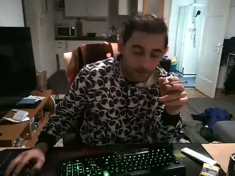 Snapshot of mihaimichael chatting on 02.01.25 mihaimichael online show from 02.01.25