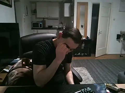 Snapshot of mihaimichael chatting on 02.01.25 mihaimichael online show from 02.01.25