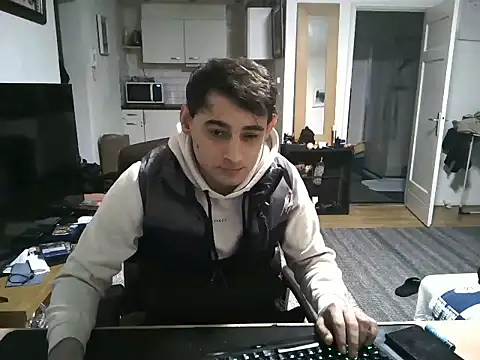 Snapshot of mihaimichael chatting on 02.10.25 mihaimichael online show from 02.10.25