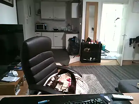 Snapshot of mihaimichael chatting on 02.19.25 mihaimichael online show from 02.19.25