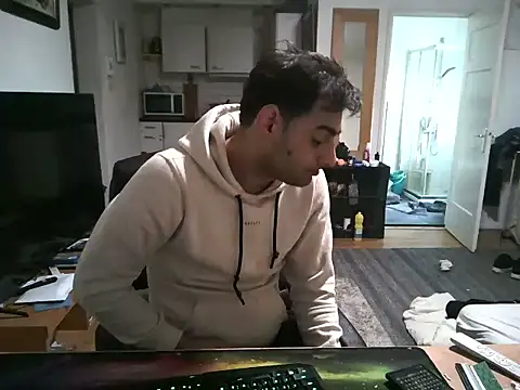 Snapshot of mihaimichael chatting on 03.05.25 mihaimichael online show from 03.05.25