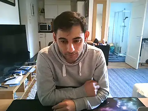 Snapshot of mihaimichael chatting on 03.05.25 mihaimichael online show from 03.05.25