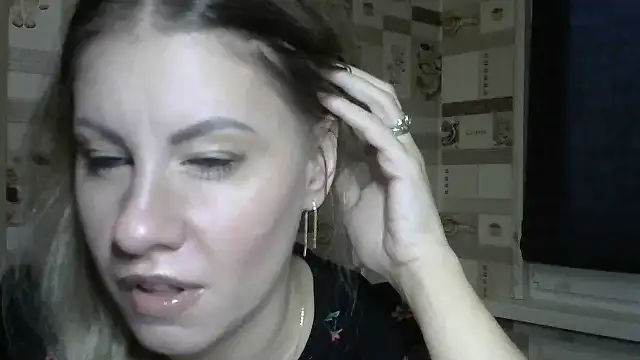 Snapshot of TherestlessKitty chatting on 09.25.25 TherestlessKitty online show from 09.25.25