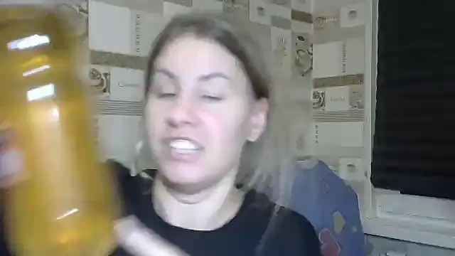 Snapshot of TherestlessKitty chatting on 10.03.25 TherestlessKitty online show from 10.03.25