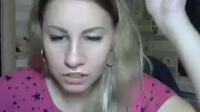 Snapshot of TherestlessKitty chatting on 10.10.25 TherestlessKitty online show from 10.10.25