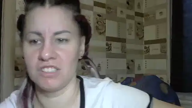 Snapshot of TherestlessKitty chatting on 10.18.25 TherestlessKitty online show from 10.18.25