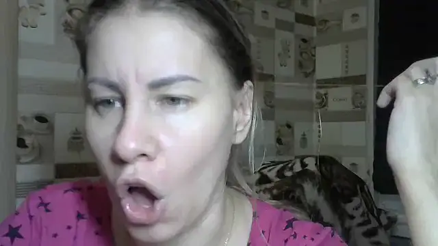 Snapshot of TherestlessKitty chatting on 10.24.25 TherestlessKitty online show from 10.24.25