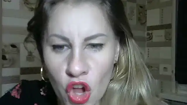 Snapshot of TherestlessKitty chatting on 10.29.25 TherestlessKitty online show from 10.29.25