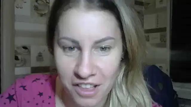 Snapshot of TherestlessKitty chatting on 10.30.25 TherestlessKitty online show from 10.30.25