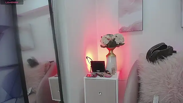 Snapshot of Tayzon_Foxxx chatting on 12.10.24 Tayzon Foxxx online show from 12.10.24