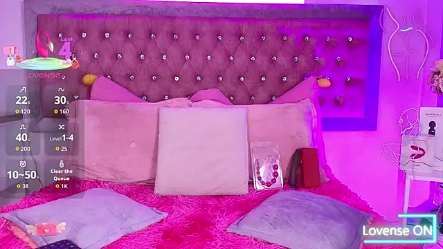 Snapshot of Tayzon_Foxxx chatting on 09.11.25 Tayzon Foxxx online show from 09.11.25