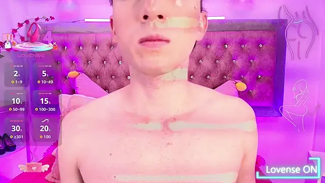 Snapshot of Tayzon_Foxxx chatting on 10.04.25 Tayzon Foxxx online show from 10.04.25