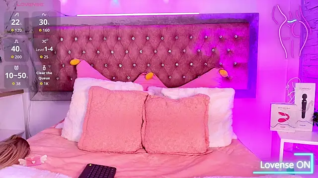 Snapshot of Tayzon_Foxxx chatting on 10.23.25 Tayzon Foxxx online show from 10.23.25