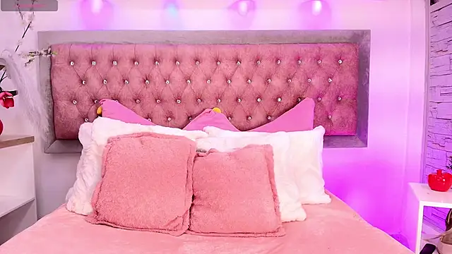 Snapshot of Tayzon_Foxxx chatting on 10.25.25 Tayzon Foxxx online show from 10.25.25