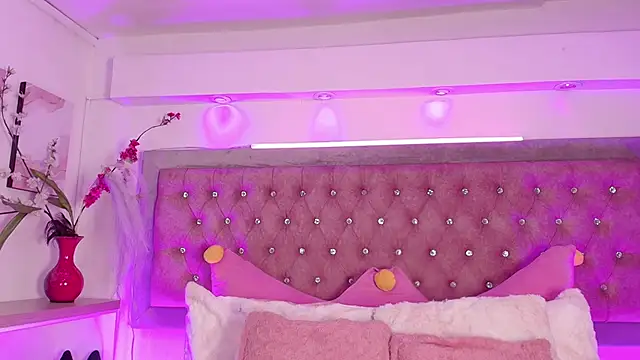 Tayzon Foxxx online show from 11.25.25