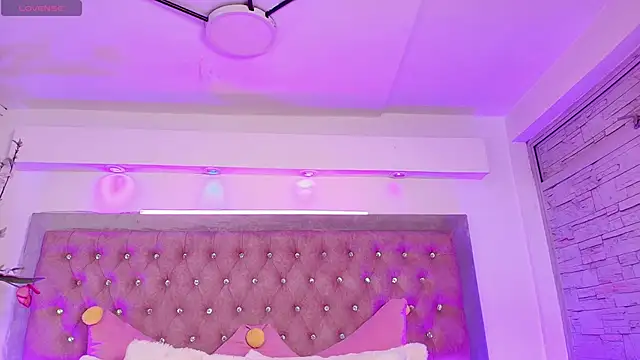 Tayzon Foxxx online show from 11.26.25