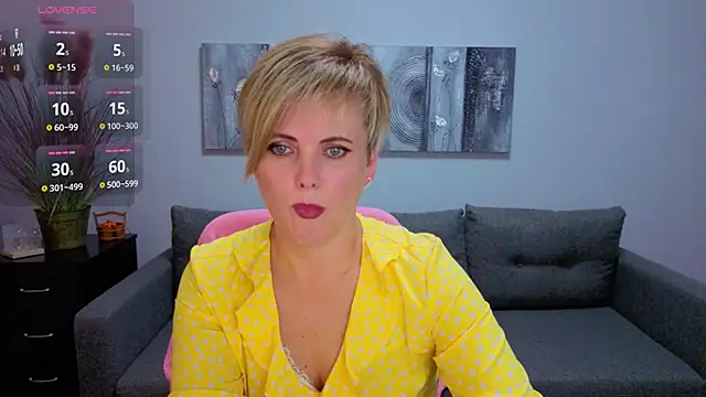 Julia Wilsone online show from 11.15.25