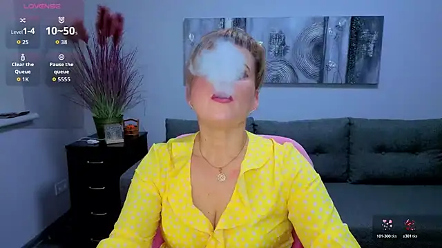 Julia Wilsone online show from 11.26.25