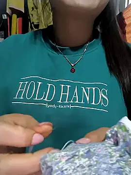 Snapshot of Sweetlove_77 chatting on 12.22.24 Sweetlove 77 online show from 12.22.24