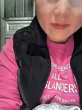 Snapshot of Sweetlove_77 chatting on 12.23.24 Sweetlove 77 online show from 12.23.24