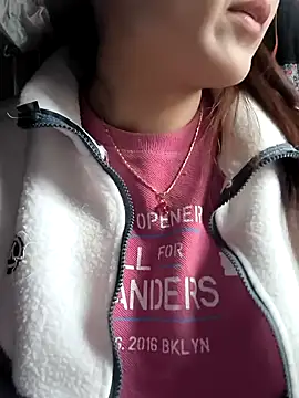 Snapshot of Sweetlove_77 chatting on 12.29.24 Sweetlove 77 online show from 12.29.24