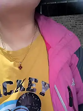 Snapshot of Sweetlove_77 chatting on 02.05.25 Sweetlove 77 online show from 02.05.25