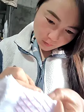 Snapshot of Sweetlove_77 chatting on 02.24.25 Sweetlove 77 online show from 02.24.25