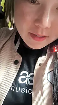 Snapshot of Sweetlove_77 chatting on 03.15.25 Sweetlove 77 online show from 03.15.25